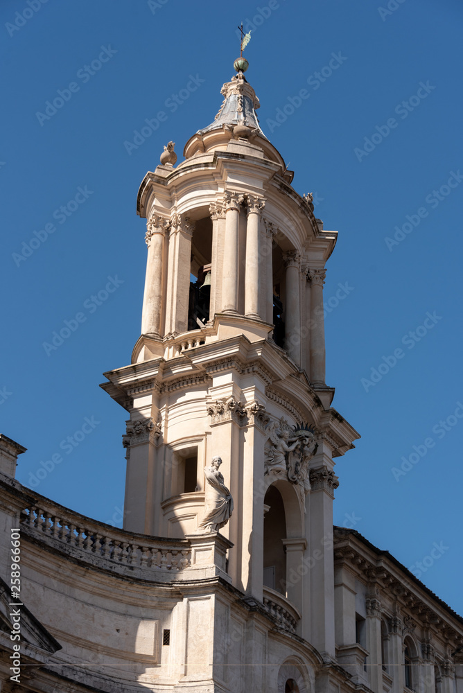 Fototapeta premium monuments and statues in the Piazza Navona in Rome