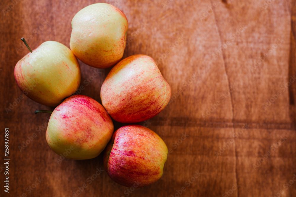 apples in brown place apples in brown place