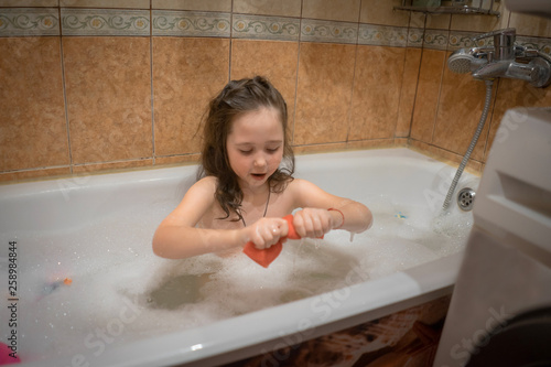 фотографія baby in the bathroom