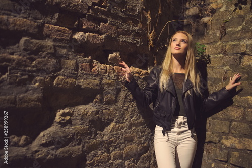 Fotografie Teen Girl Night Portrait