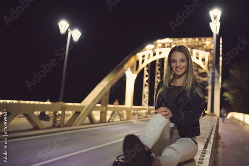 Foto Teen Girl Night Portrait