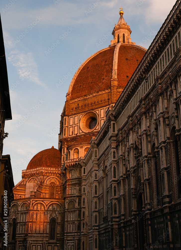 duomo in florence street view 