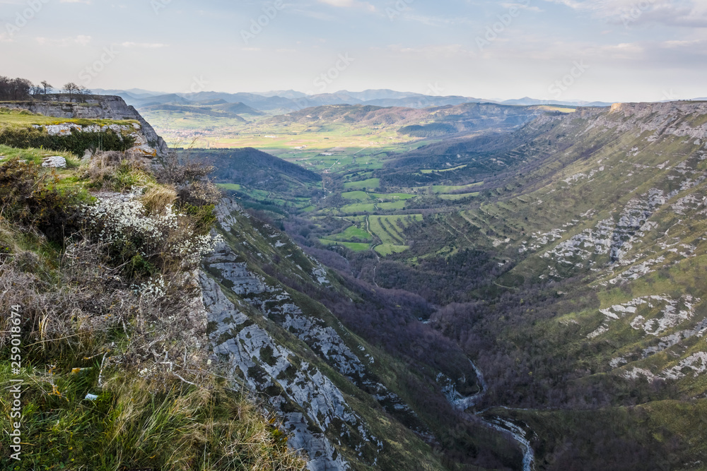 Obraz premium Nervión River canyon and the Nervión waterfall on a sunny day. Border in the Basque Country and Castilla y Leon