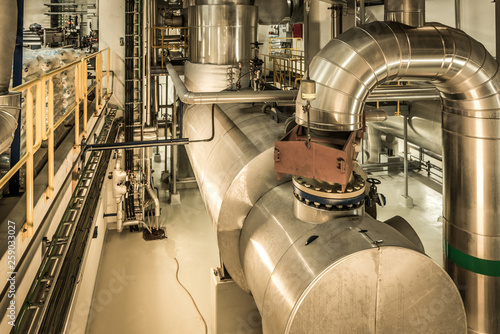 Obraz na płótnie Shining steel pipes and tanks inside the Roskilde Plant w salonie