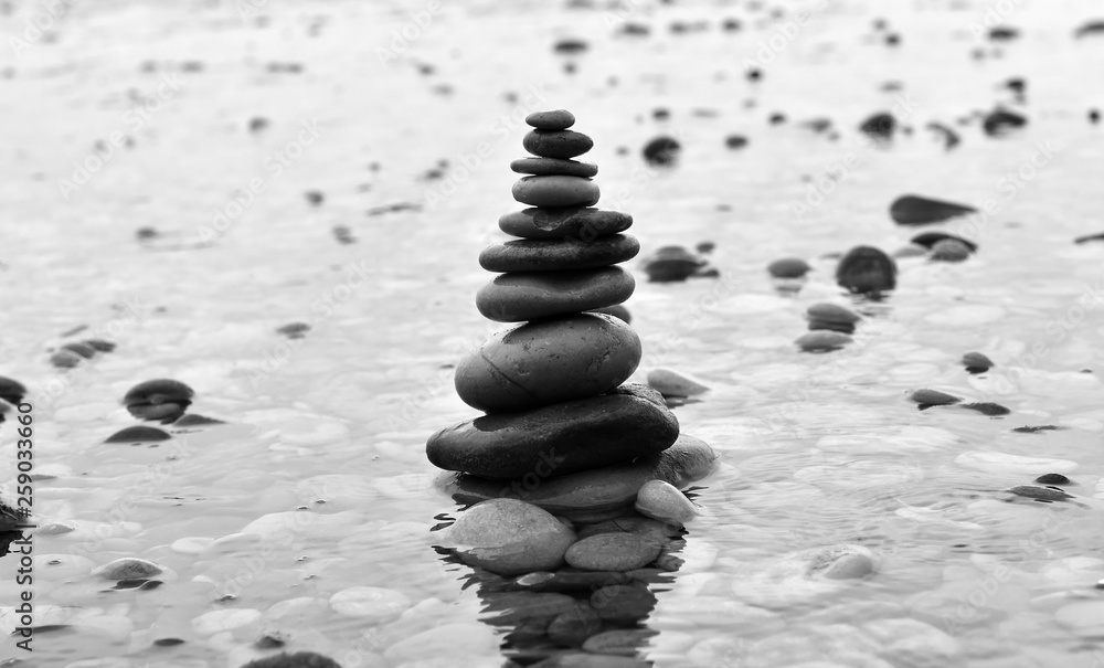 Fototapeta premium piedras en la playa