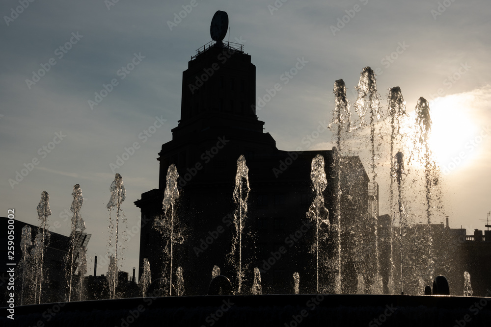 Obraz premium Backlight in Catalonia Square (Plaza de Cataluna). Barcelona, Spain
