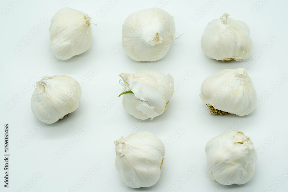Fototapeta premium pattern of garlic on white background