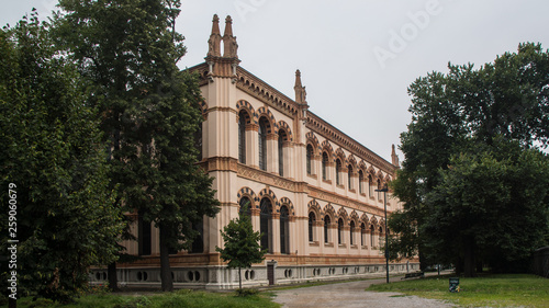 old historic building facade © Horner