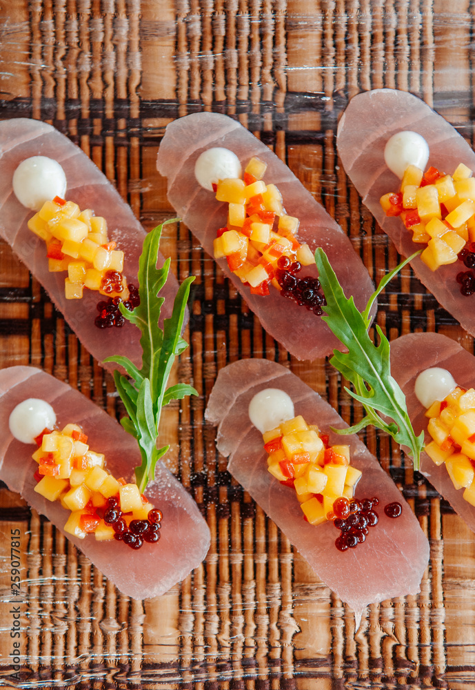 Fresh snapper Tataki with mango salsa and arugulas Fresh snapper Tataki with mango salsa and arugulas