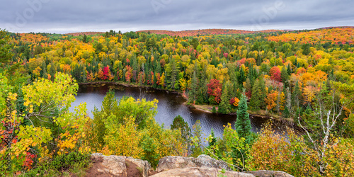 Fotografie Panorama sur le parc Algonquin et ses couleurs d'automne - Ontario - Canada