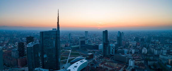 Keuken achterwand Milaan Luchtfoto Unicredit Tower bij dageraad  © Arcansél