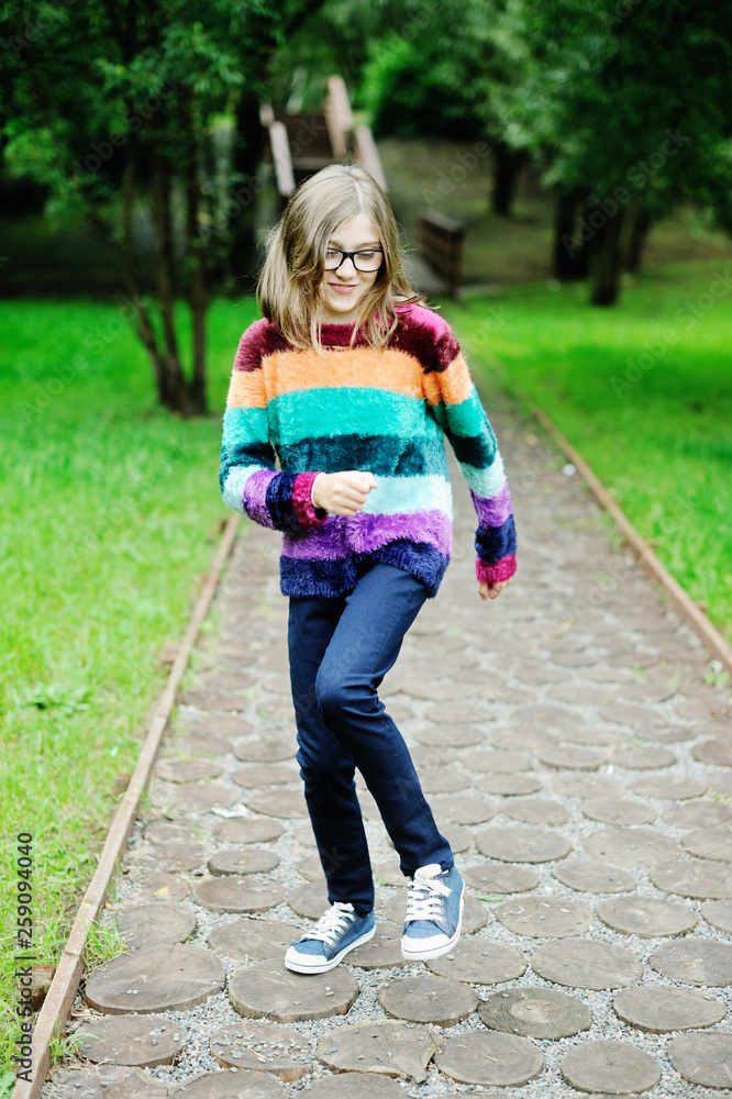 Fototapeta premium Kid girl in the park