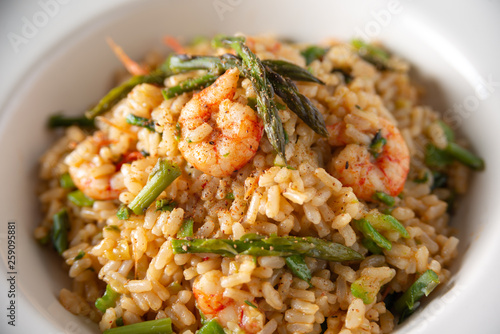 Risotto agli asparagi e gamberetti