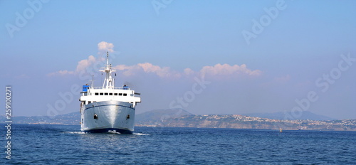 Fotografia Italian ferry off the coast of Naples.
