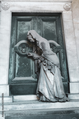 Cimitero Staglieno photo