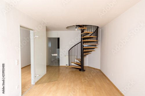 Schickes, stylisches Maisonette Apartment mit einer Wendeltreppe