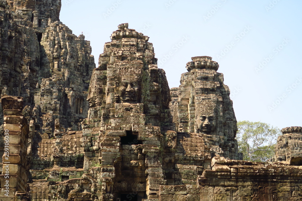 Visages sculptés Angkor