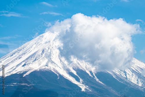 早春の富士山 © KIYOSHI KASHIWANO