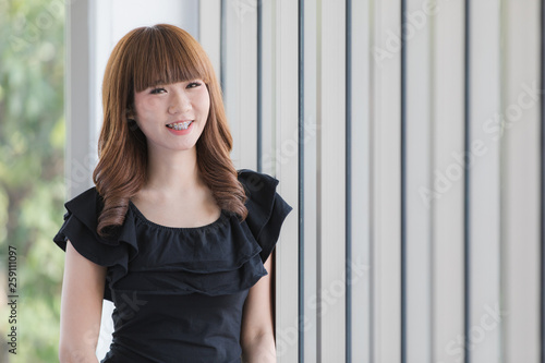 Young lady in black dress © Bangkok Click Studio