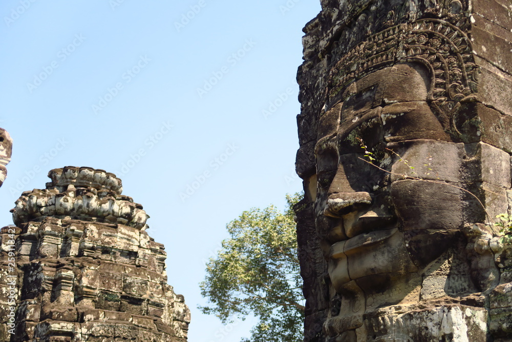 Visages sculptés  Angkor 