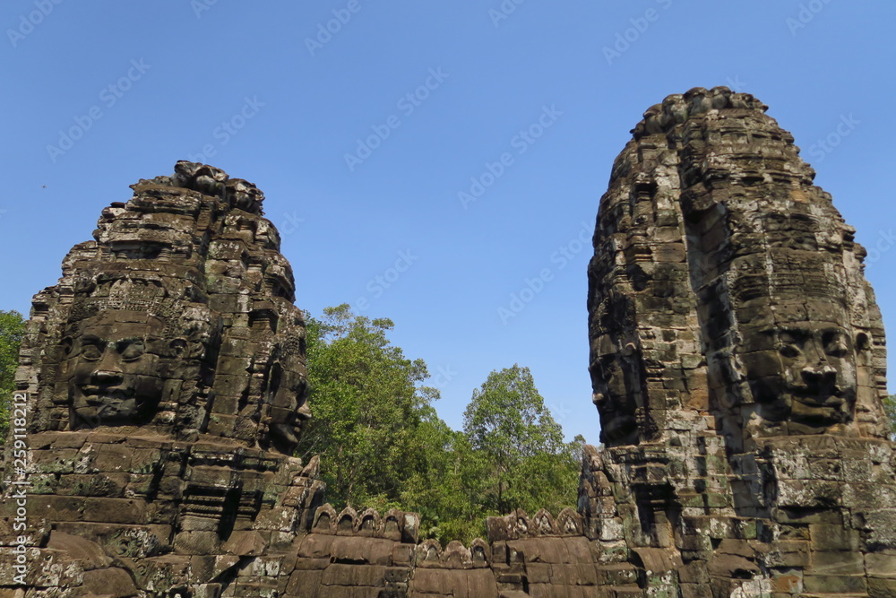 Visages sculptés temple d'Angkor Visages sculptés temple d'Angkor