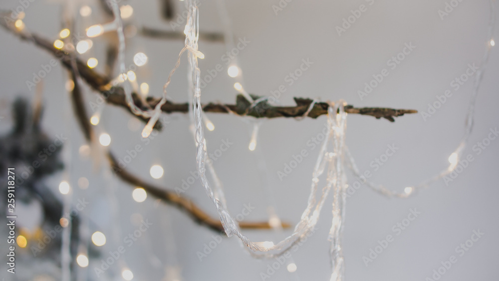 Obraz premium Defocused glowing garland bulbs, colorful christmas lights background. Celebration