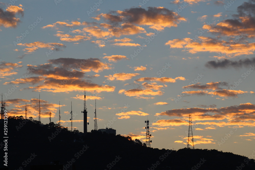 Nascer do sol no Morro da Cruz, cidade de Florianópolis, estado de Santa Catarina, Brasil Nascer do sol no Morro da Cruz, cidade de Florianópolis, estado de Santa Catarina, Brasil