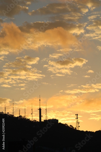 Nascer do sol no Morro da Cruz, cidade de Florianópolis, estado de Santa Catarina, Brasil