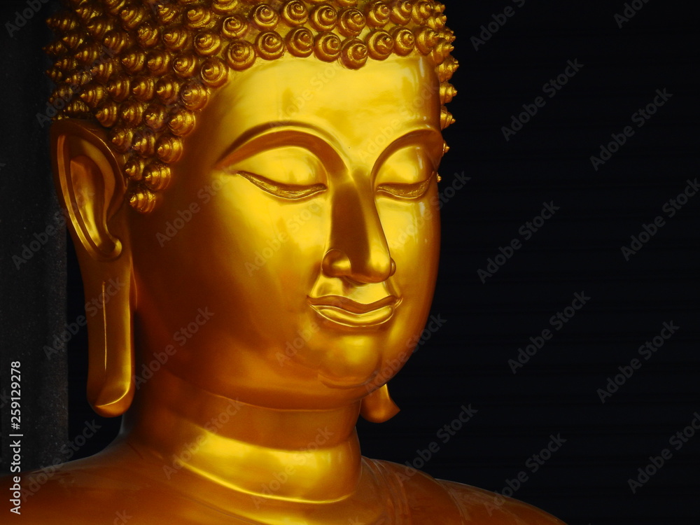 The face of gold buddha statue