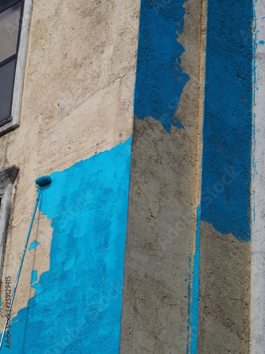 Painting a large wall in blue. © Andrei