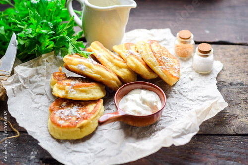 Pancakes on kefir with soda and icing sugar.