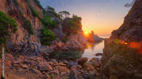 Foto Scenery nature landscape of rocky bay on mediterranean sea at sunrise in Lloret