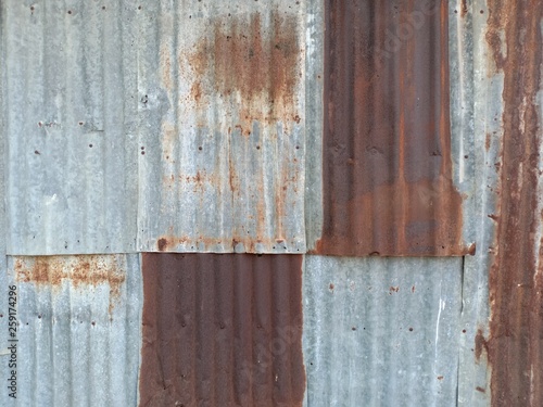 Zinc wall covered with rust5