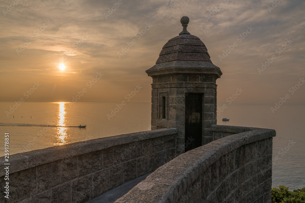 Lever de soleil sur le fort Antoine à Monaco