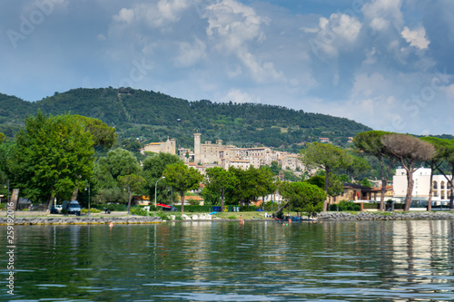 Veduta di Bolsena dal lago di Bolsena