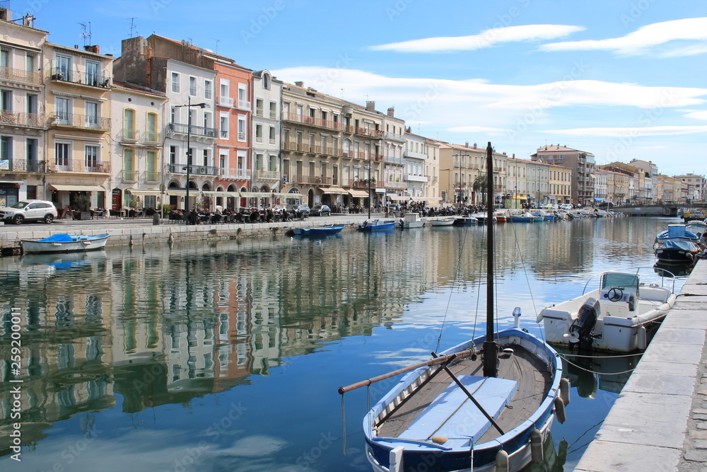 Obraz premium Sete, a seaside resort and singular island in the Mediterranean sea, it is named the Venice of Languedoc Rousillon, France