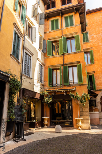 Fototapeta Naklejka Na Ścianę i Meble -  View of the downtown streets in Verona, Italy