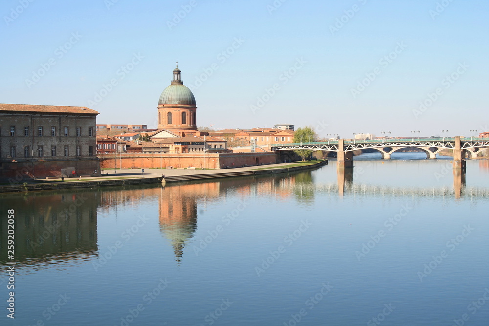 The Saint Pierre bridge passes over the Garonne river and Hospital de La Grave in Toulouse, France