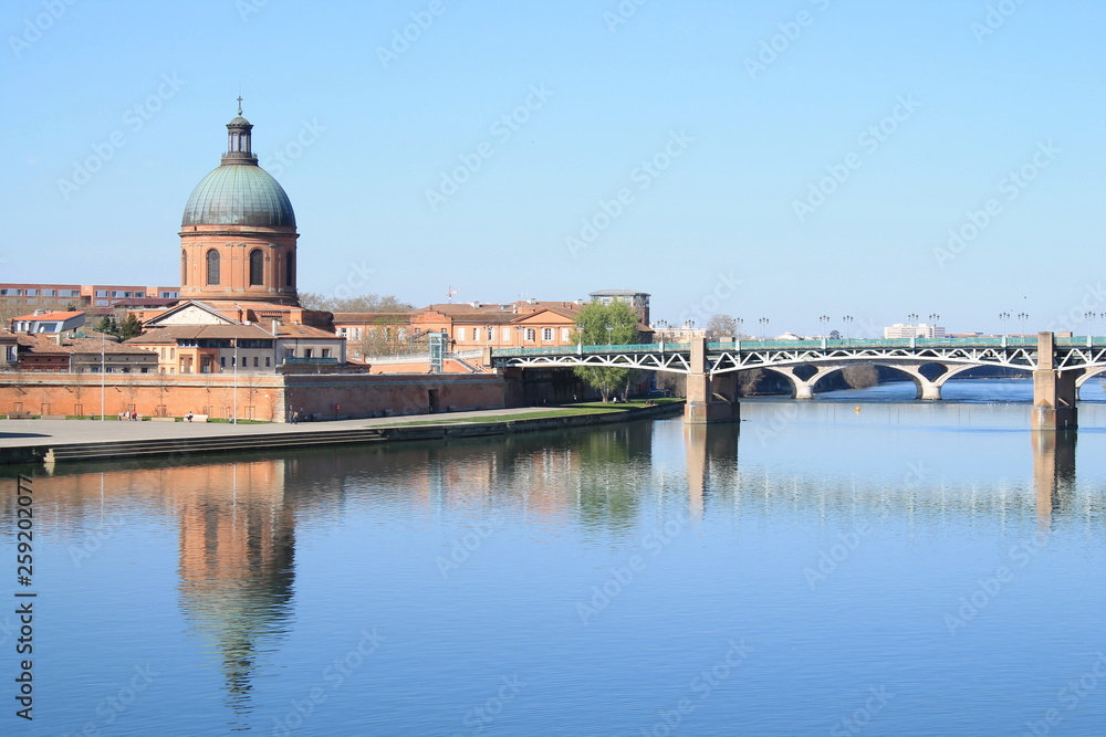 The Saint Pierre bridge passes over the Garonne river and Hospital de La Grave in Toulouse, France