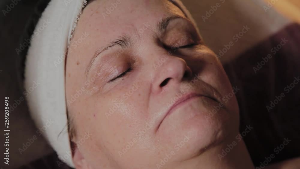 A professional beautician prepares the face of an elderly woman for the procedure. Cosmetological innovations A professional beautician prepares the face of an elderly woman for the procedure. Cosmetological innovations