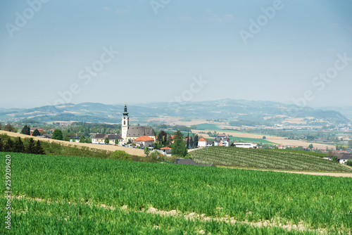 Fotografie Österreichische Landschaft mit Kirche
