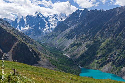 Fototapeta Naklejka Na Ścianę i Meble -  Shavlo Lake. Altai Mountains, Russia.