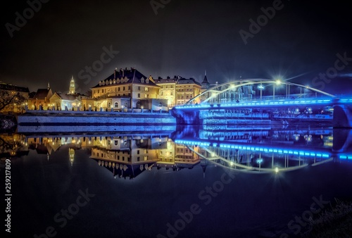 Opole w Polsce panorama miasta nocą © Henryk Niestrój