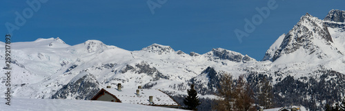 Vista panoramica sul gruppo del Monte Rosa d'inverno photo