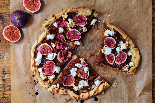 Caramelised onion, figs and goat cheese tart