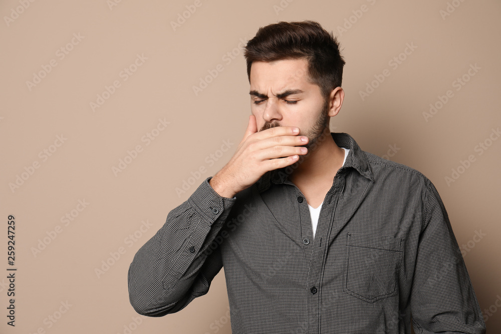 Obraz premium Handsome young man coughing against color background. Space for text