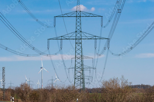 Wallpaper Mural Windpark mit Überlandleitung Torontodigital.ca