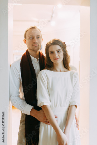 A pair of European-style fine art. Wedding photo shoot in the light Museum.
