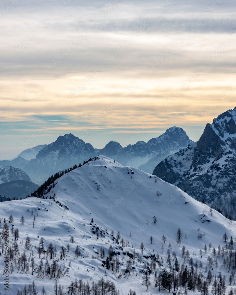 Entspannender Skitag in den Alpen