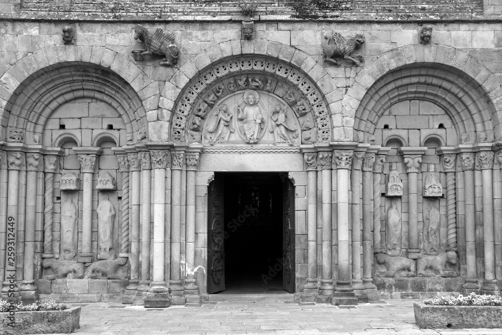 Saint-Sauveur basilica in Dinan (Brittany - France) Saint-Sauveur basilica in Dinan (Brittany - France)